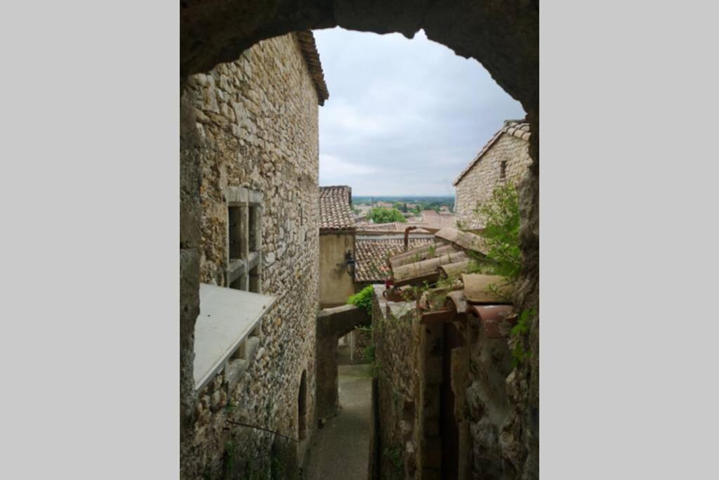 Maison De Village Meublee Avec Terrasse Donzère エクステリア 写真