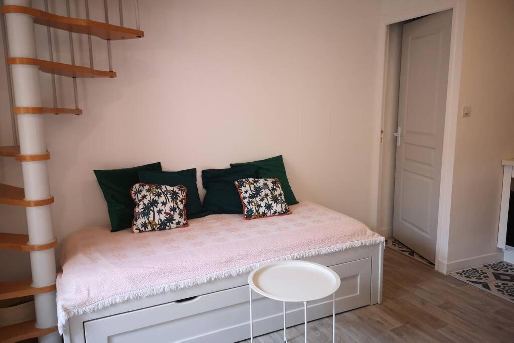 Maison De Village Meublee Avec Terrasse Donzère エクステリア 写真